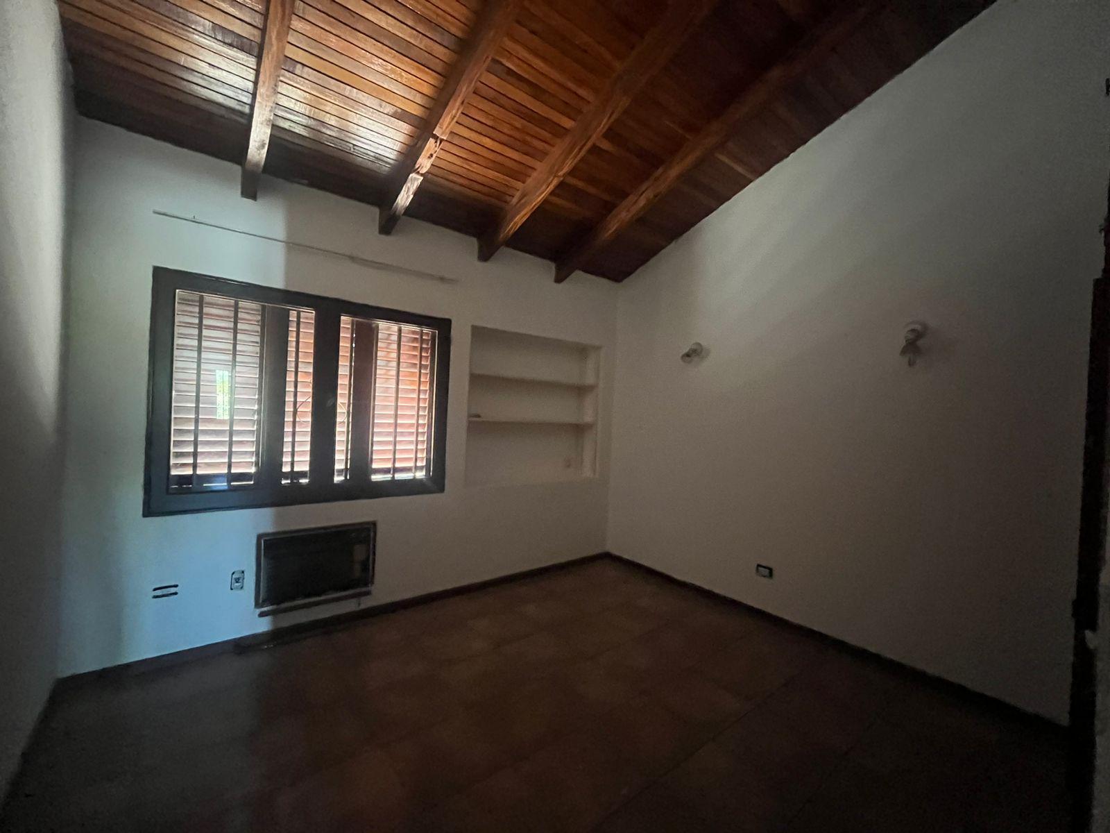 ALQUILO EXCELNTE PROPIEDAD EN DOS PLANTAS 4 DORMITORIOS COCHERA DOBLE PILETA Y QUINCHO TABLADA PARK