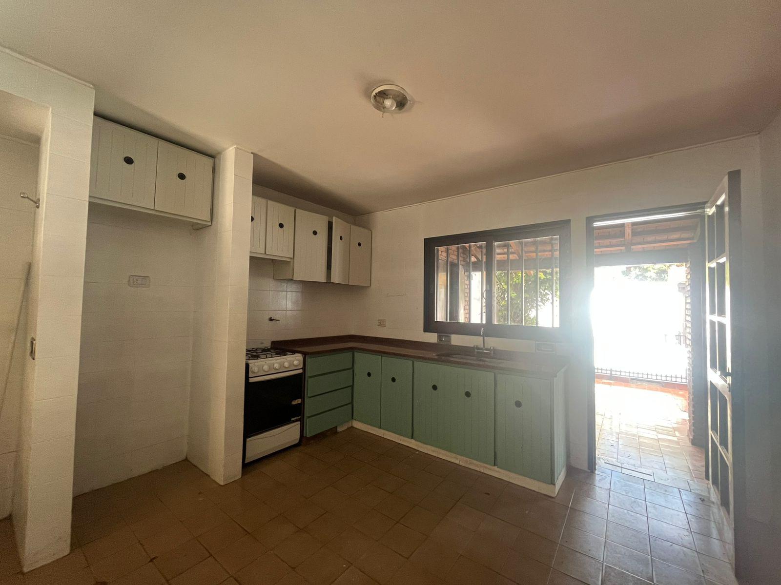 ALQUILO EXCELNTE PROPIEDAD EN DOS PLANTAS 4 DORMITORIOS COCHERA DOBLE PILETA Y QUINCHO TABLADA PARK