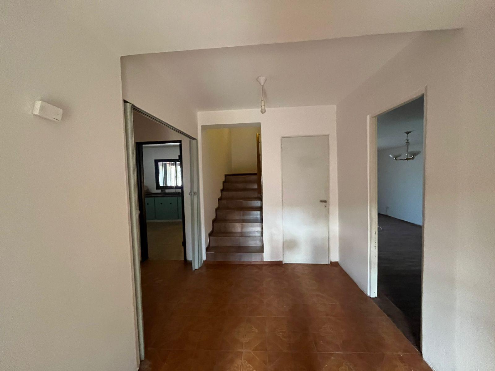 ALQUILO EXCELNTE PROPIEDAD EN DOS PLANTAS 4 DORMITORIOS COCHERA DOBLE PILETA Y QUINCHO TABLADA PARK