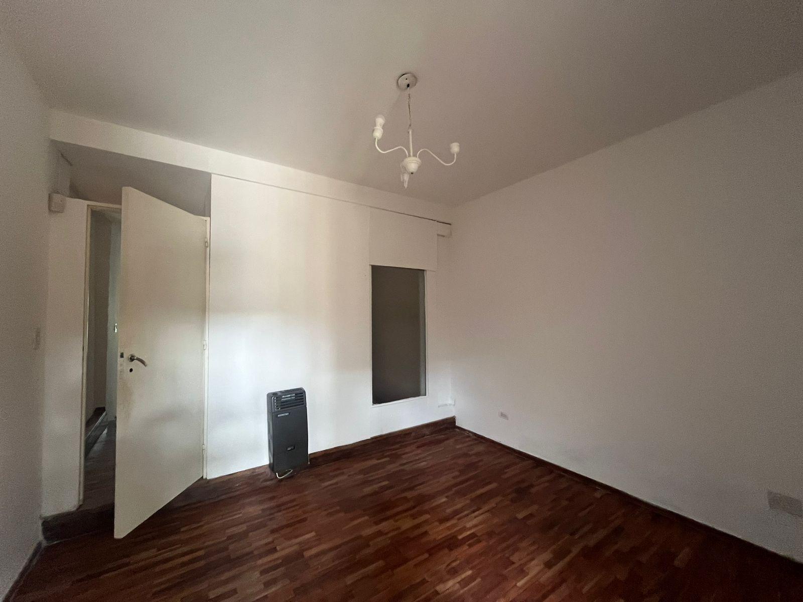 ALQUILO EXCELNTE PROPIEDAD EN DOS PLANTAS 4 DORMITORIOS COCHERA DOBLE PILETA Y QUINCHO TABLADA PARK