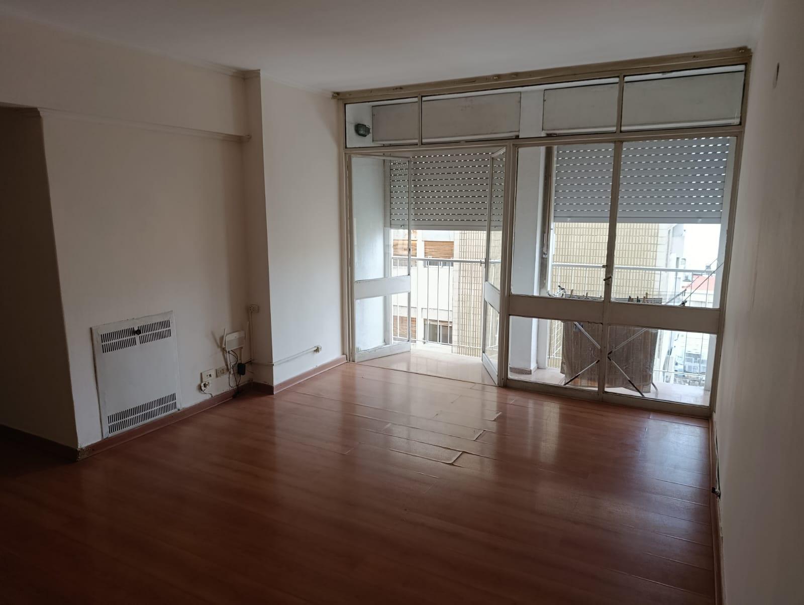 DEPTO COLON 377. 3 DOR 2 BÑOS $800.000