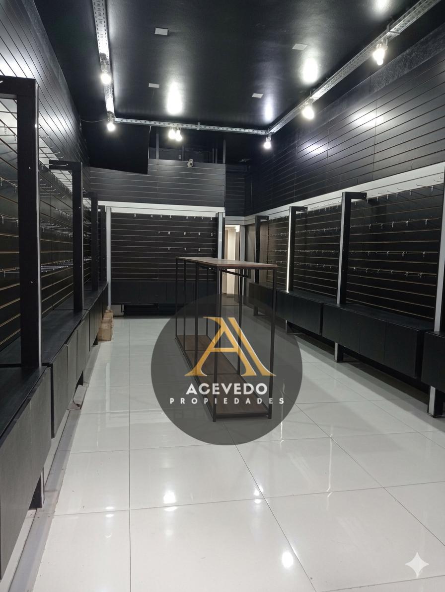 Oportunidad en Pleno Centro  Local Comercial sobre Calle Corrientes  88 m2