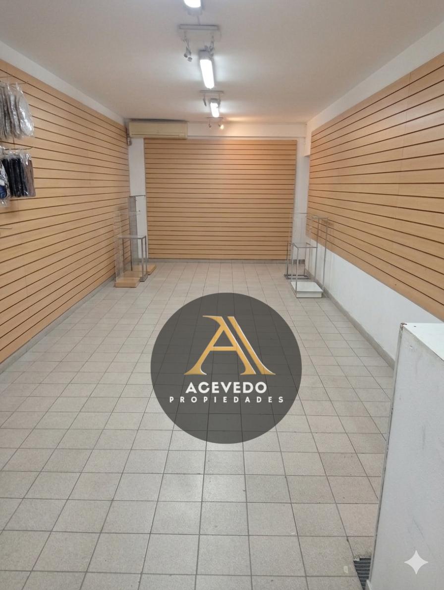 Oportunidad en Pleno Centro  Local Comercial sobre Calle Corrientes  88 m2