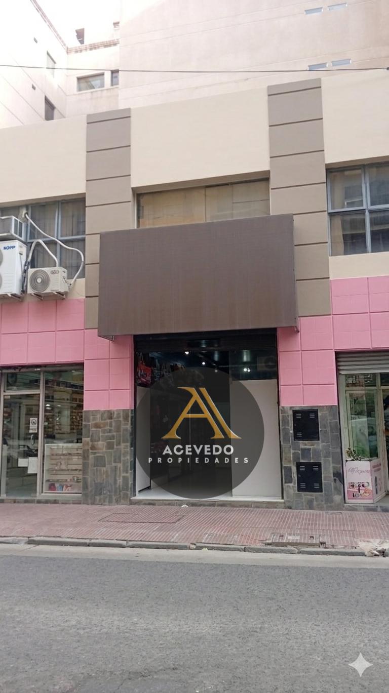 Oportunidad en Pleno Centro  Local Comercial sobre Calle Corrientes  88 m2