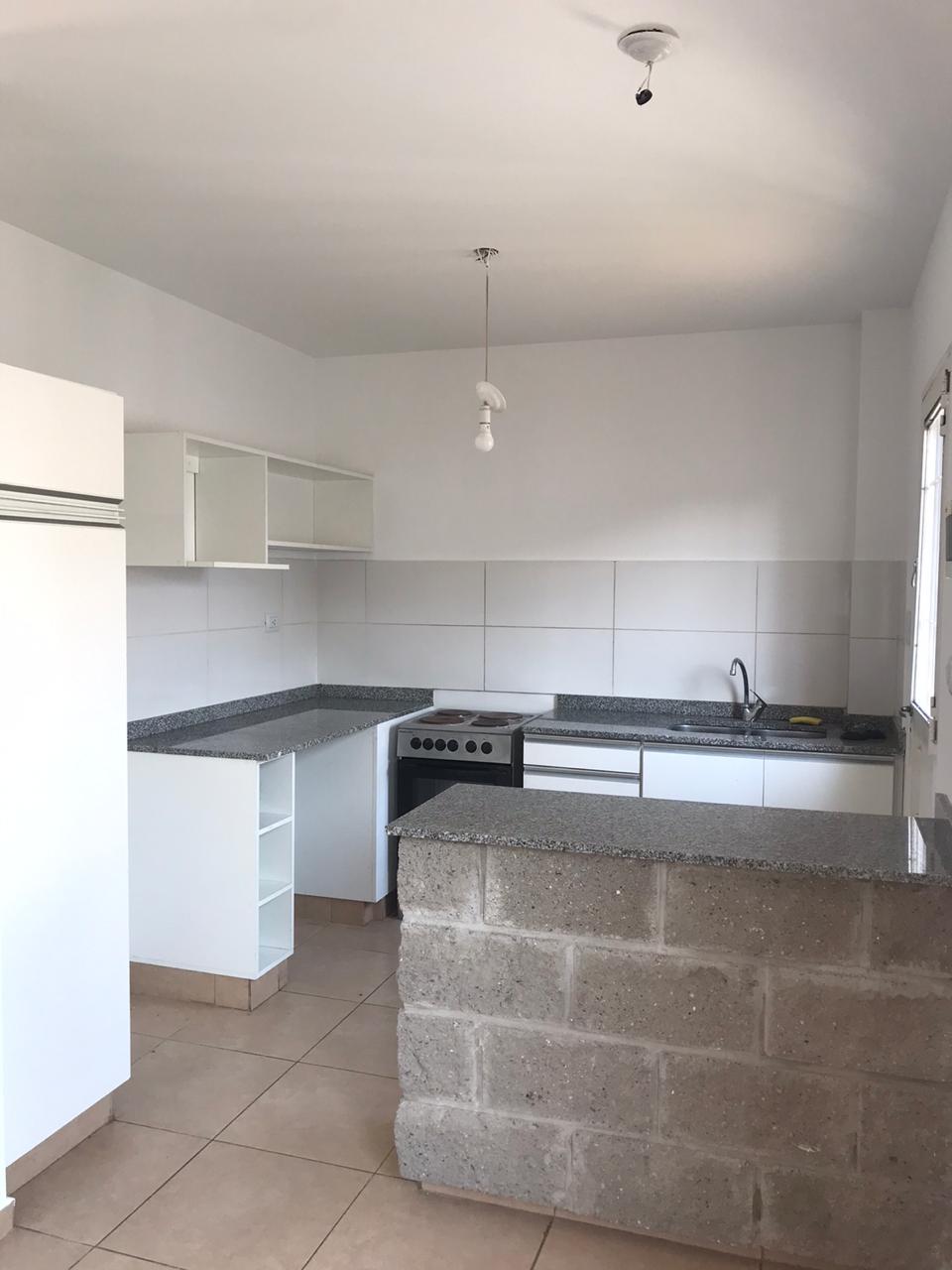 ALQUILER DUPLEX 2 DORM  CON COCHERA - LOMAS DEL SUQUIA NO SE ACEPTAN MASCOTAS