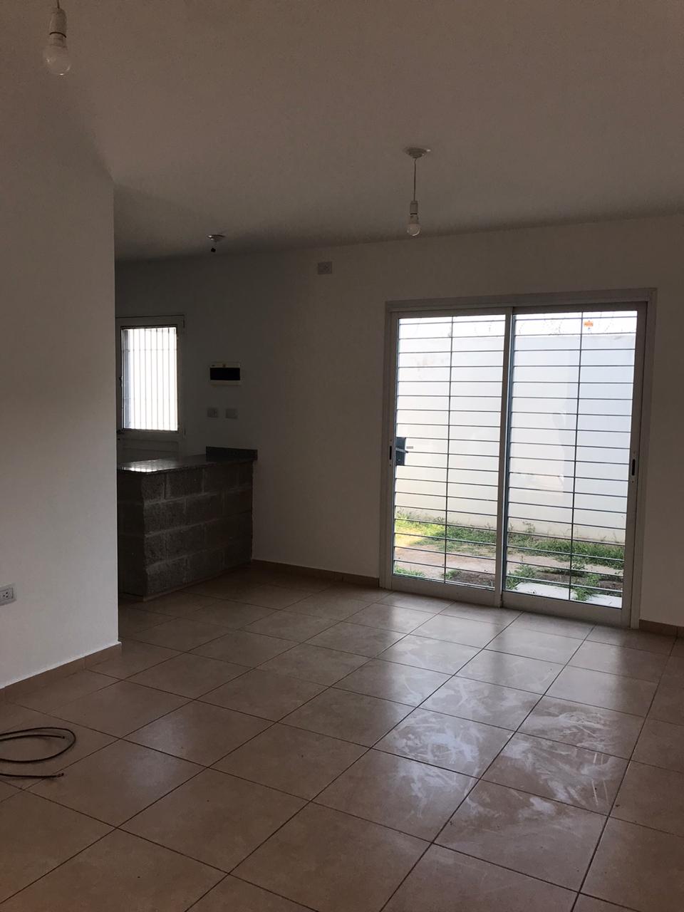ALQUILER DUPLEX 2 DORM  CON COCHERA - LOMAS DEL SUQUIA NO SE ACEPTAN MASCOTAS