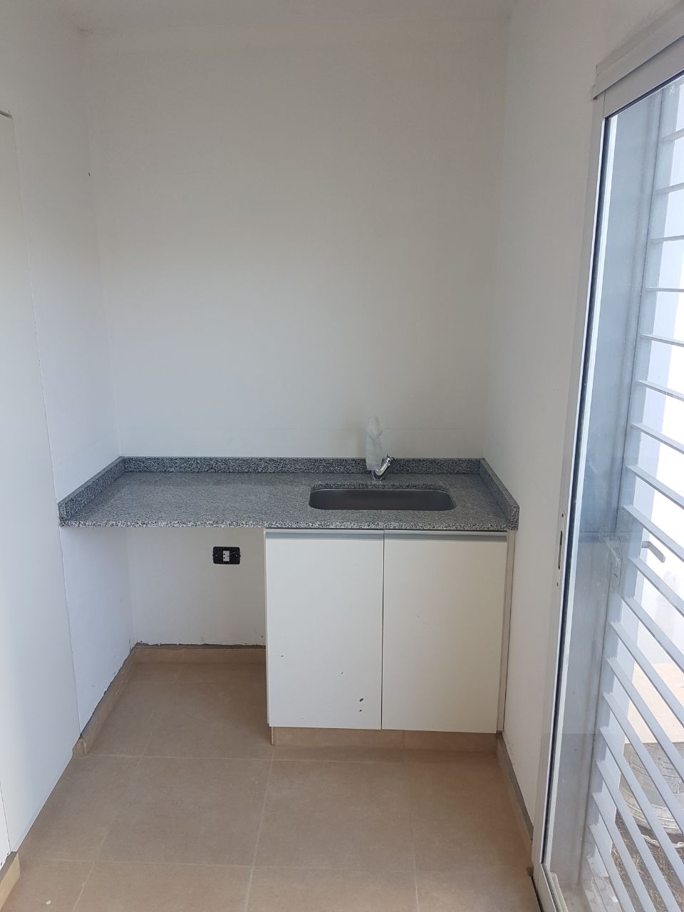 ALQUILER DUPLEX 2 DORM  CON COCHERA - LOMAS DEL SUQUIA NO SE ACEPTAN MASCOTAS