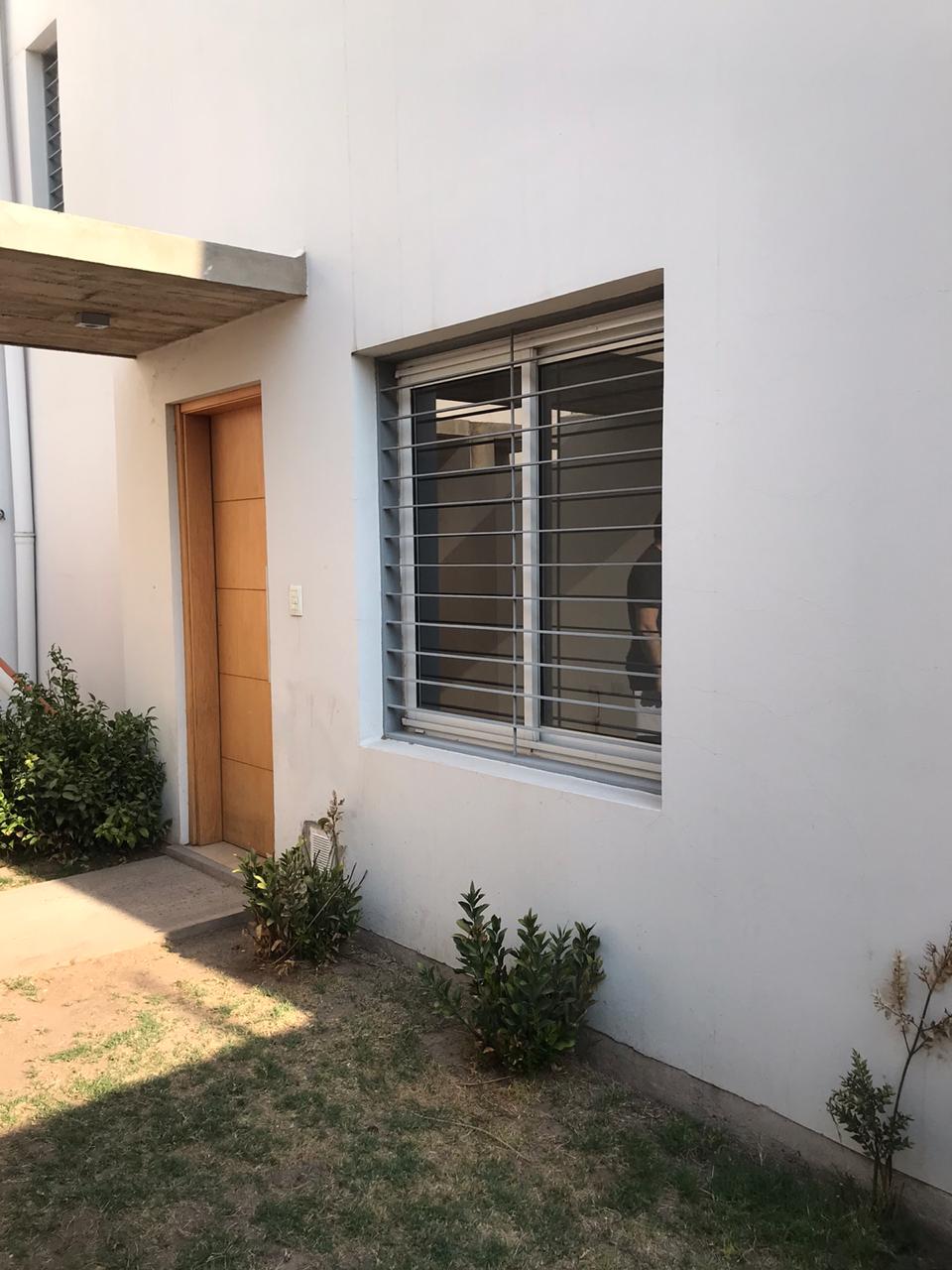 ALQUILER DUPLEX 2 DORM  CON COCHERA - LOMAS DEL SUQUIA NO SE ACEPTAN MASCOTAS