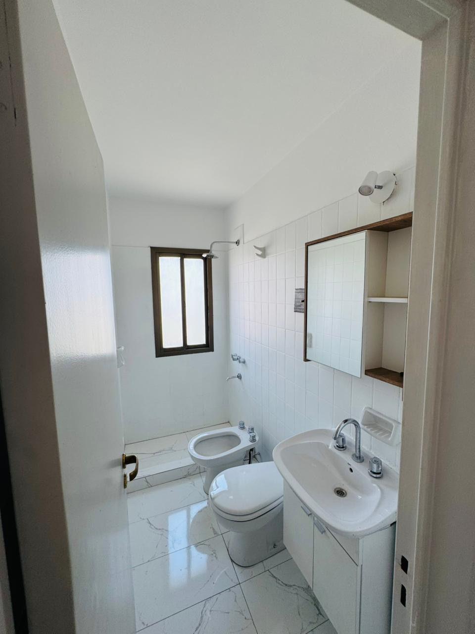 Excelente oportunidad en VENTA. Nueva Córdoba  Piso 10 con balcón