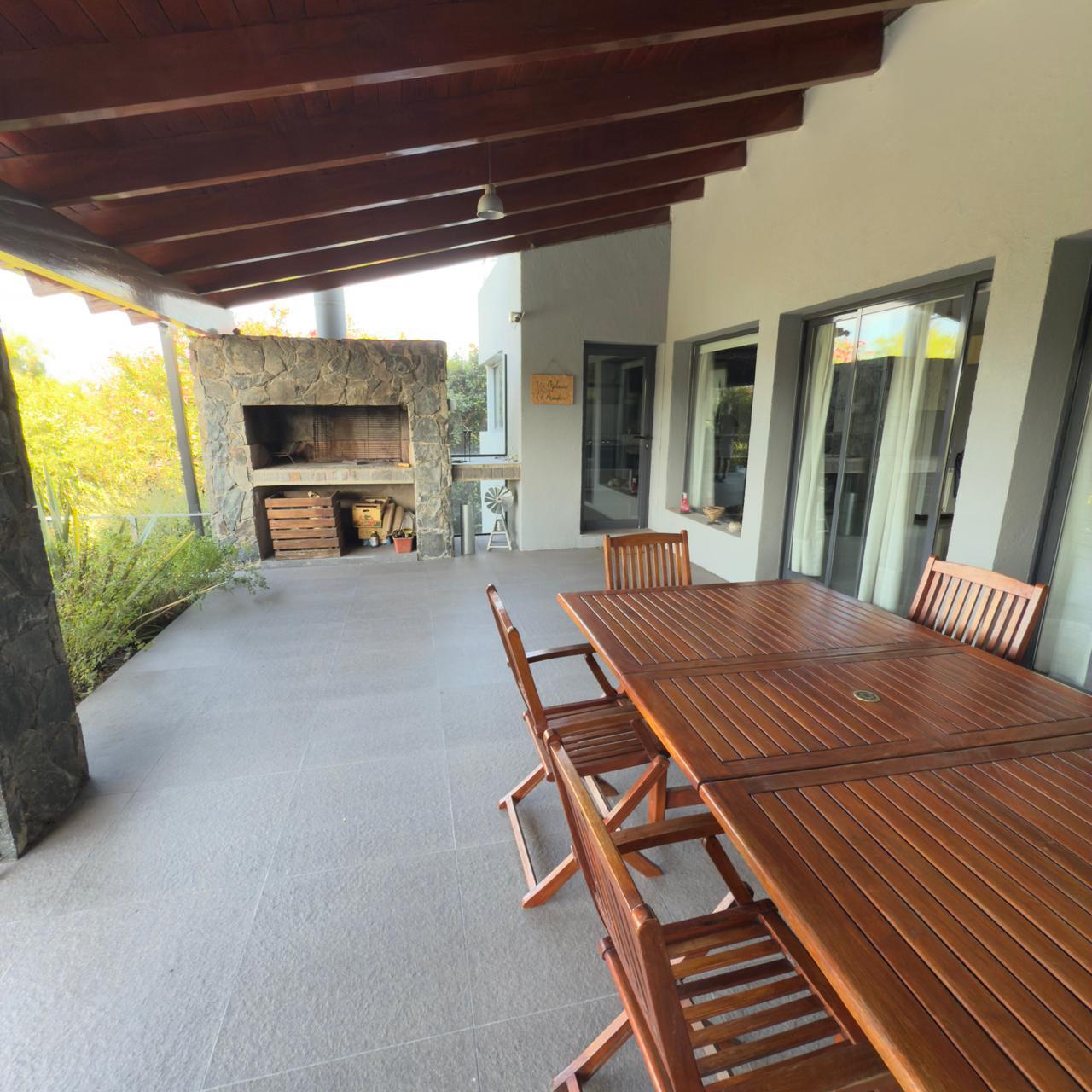 CINCO LOMAS - CASA EN VENTA