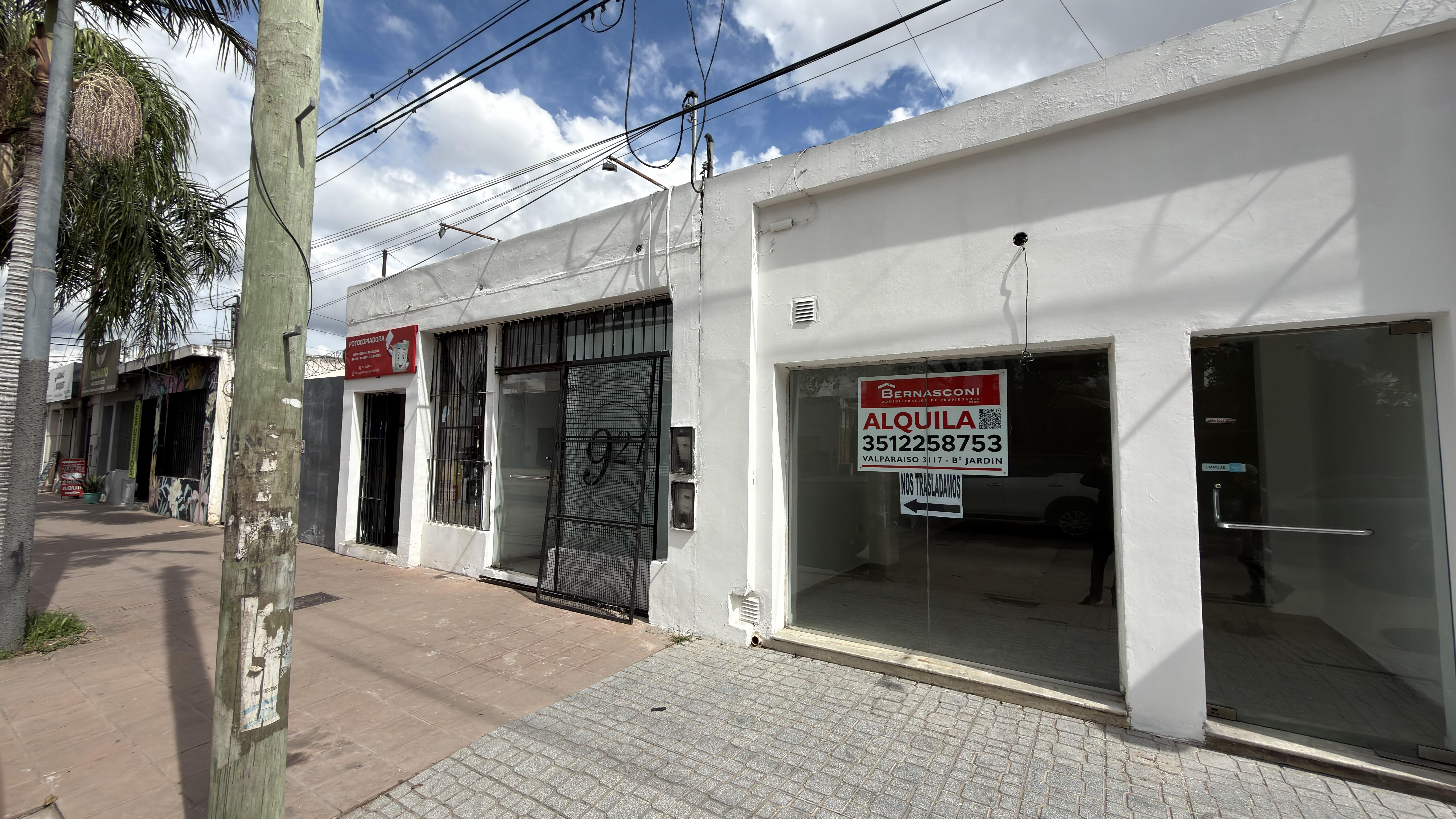 Local comercial en alquiler sobre Av. Valparaíso