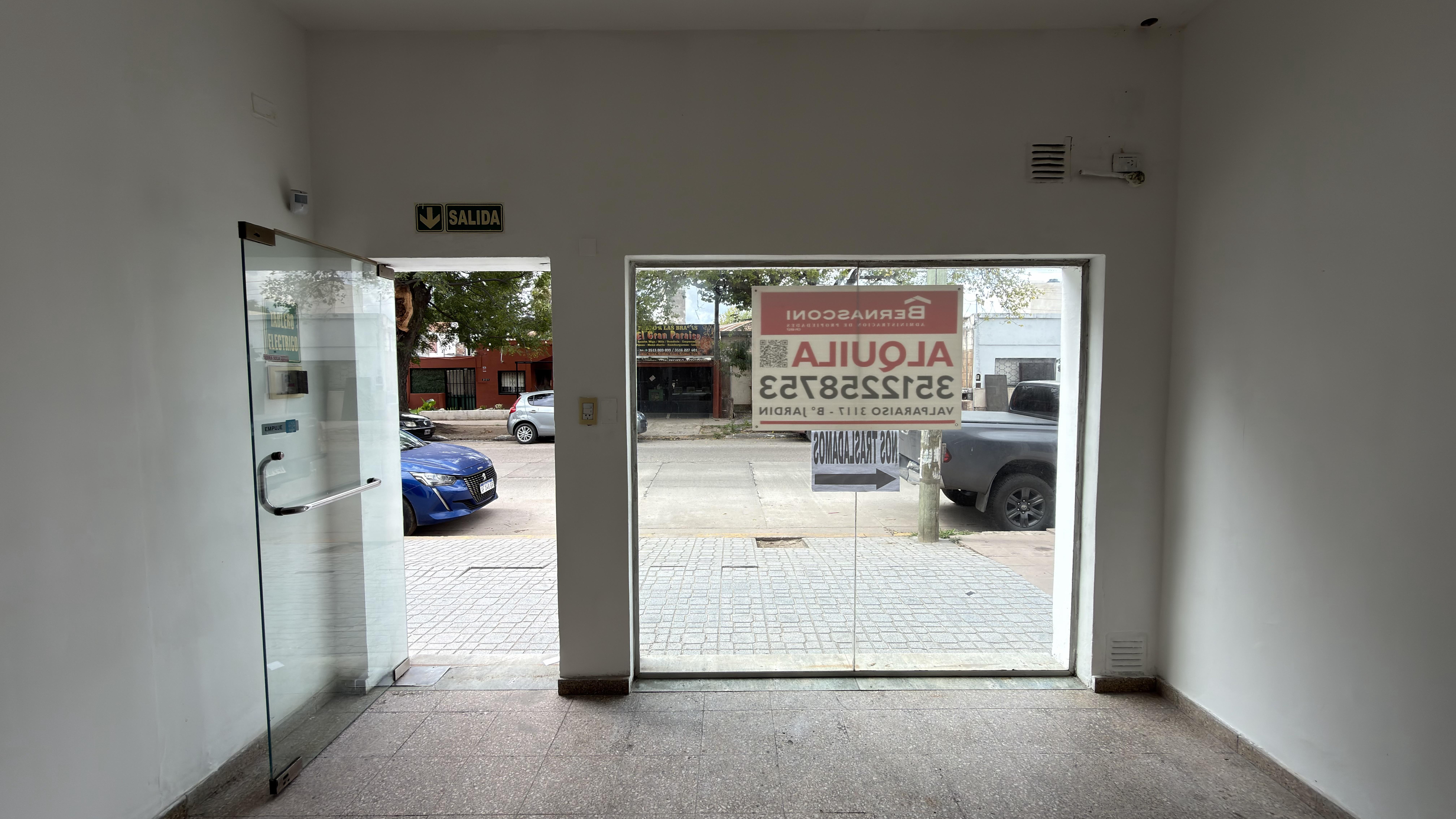 Local comercial en alquiler sobre Av. Valparaíso