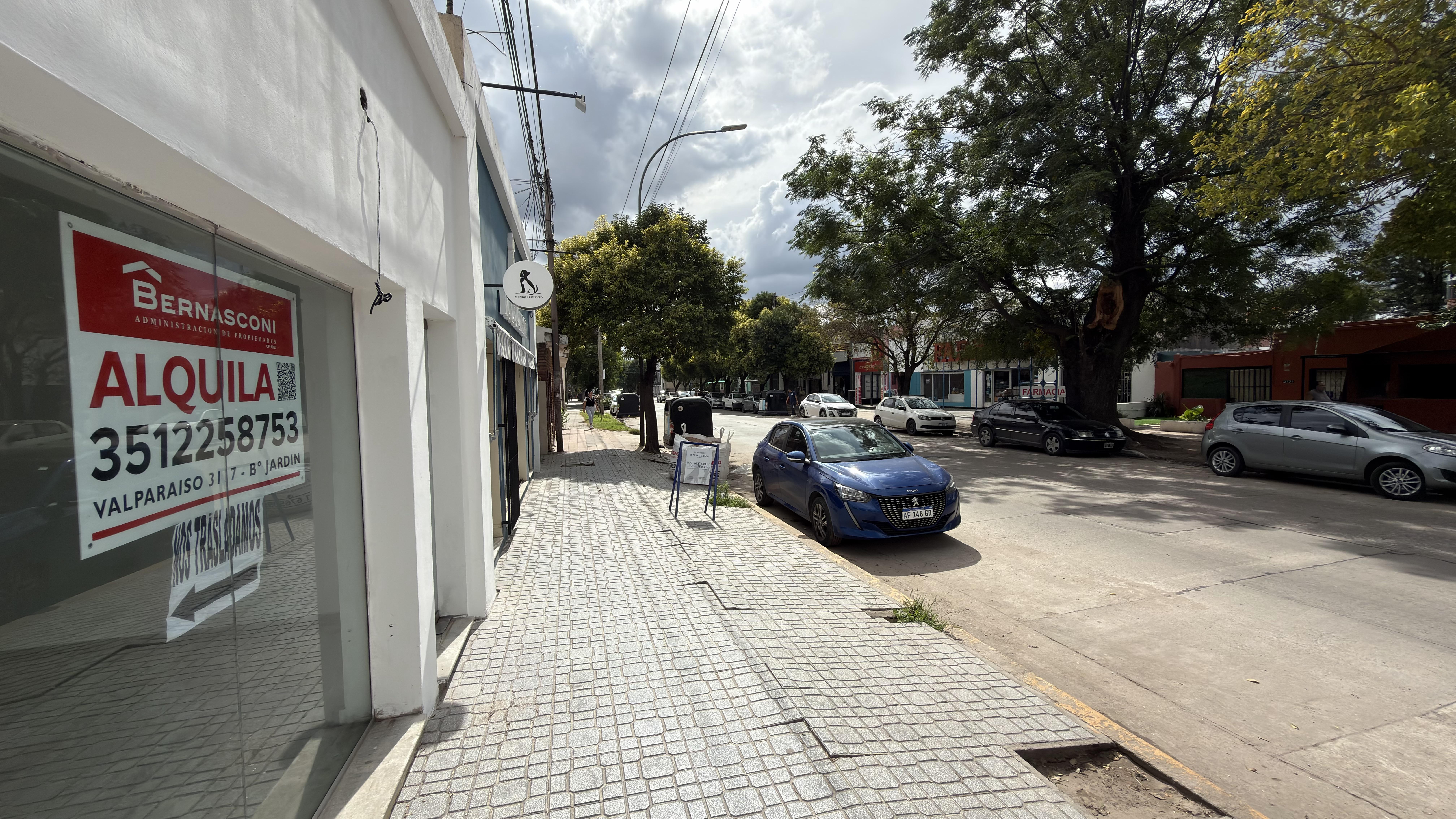 Local comercial en alquiler sobre Av. Valparaíso