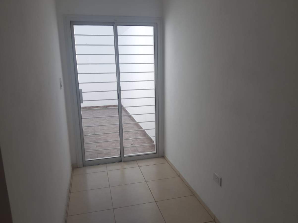 Amplio departamento en alquiler. Expensas bajas. B General Bustos