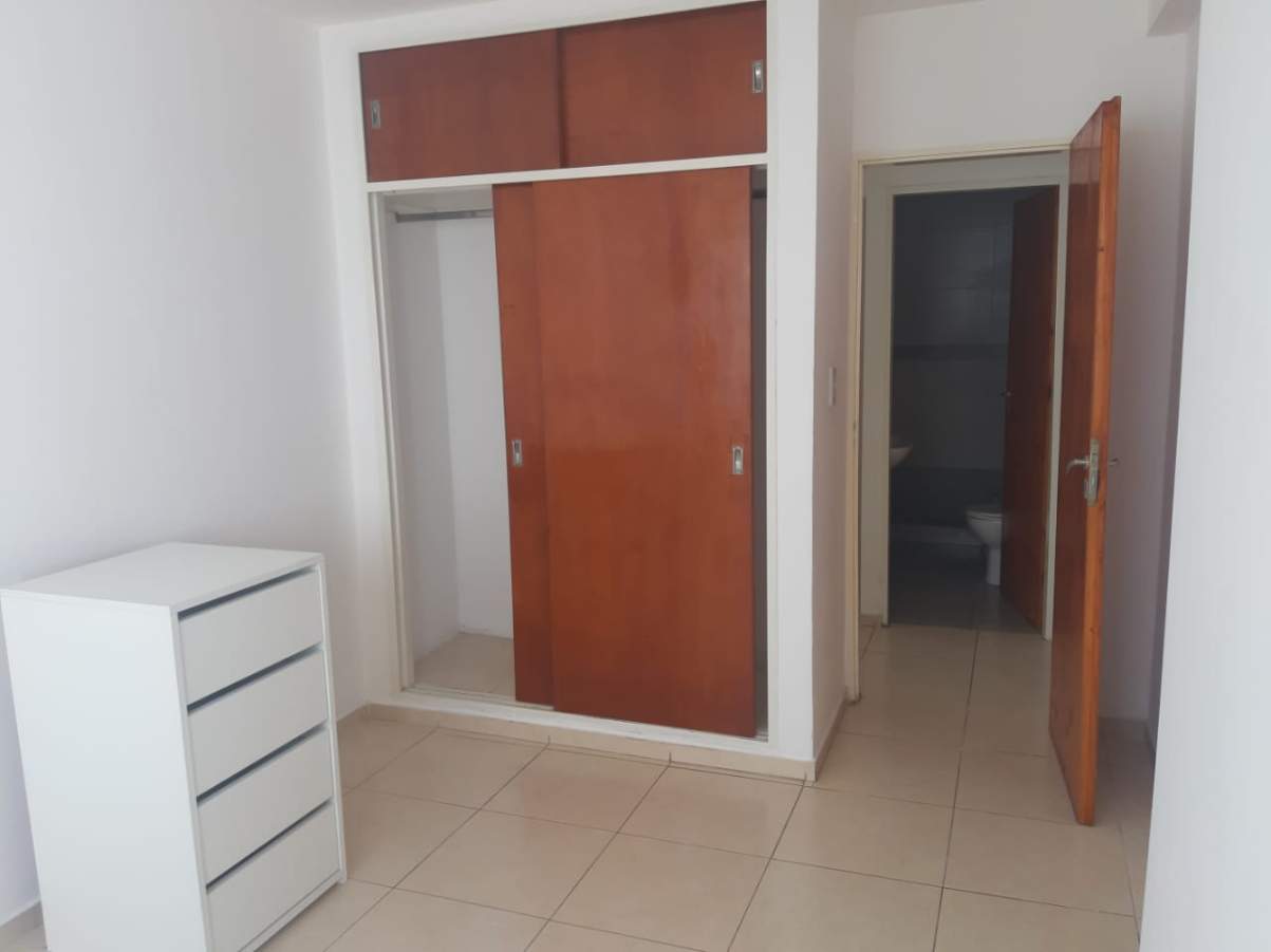 Amplio departamento en alquiler. Expensas bajas. B General Bustos