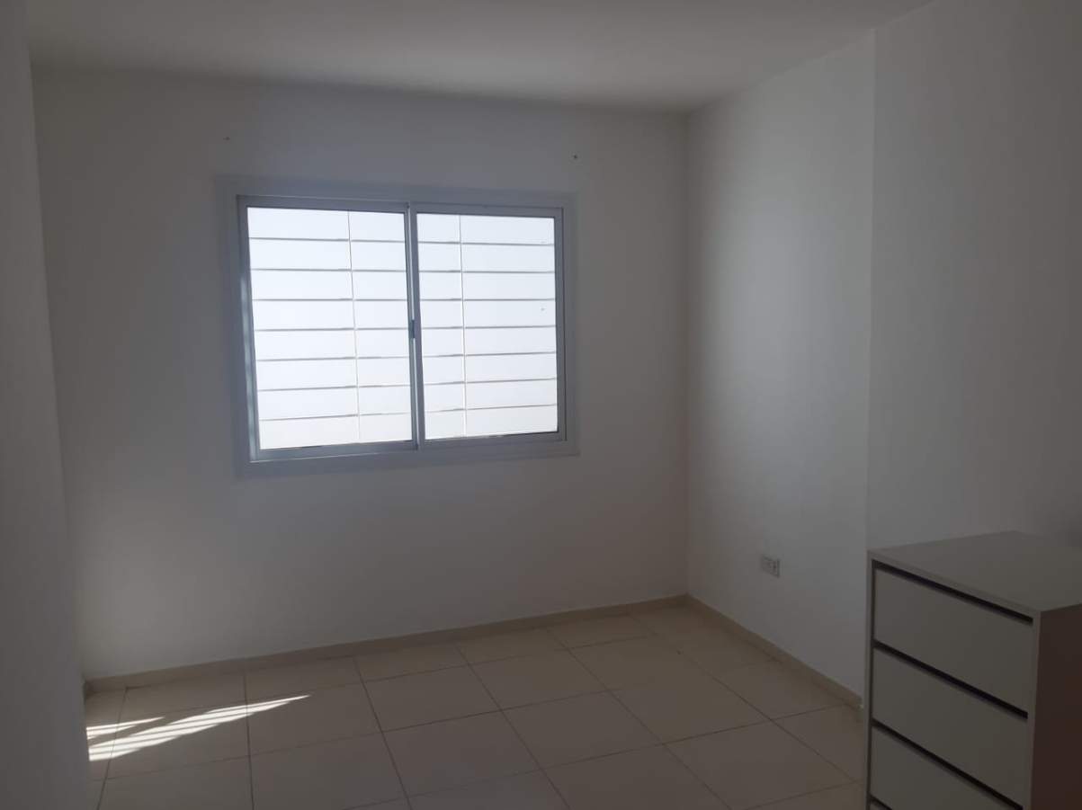 Amplio departamento en alquiler. Expensas bajas. B General Bustos