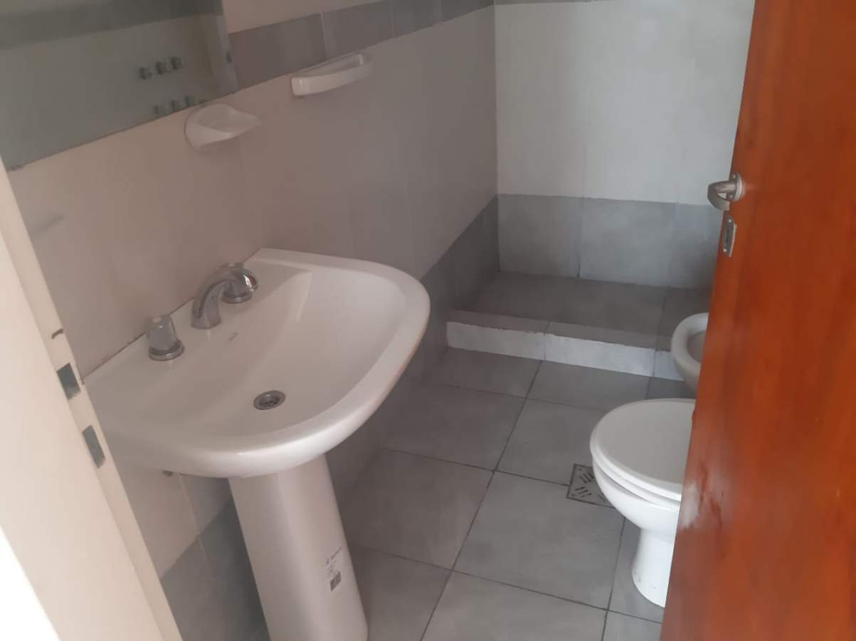 Amplio departamento en alquiler. Expensas bajas. B General Bustos