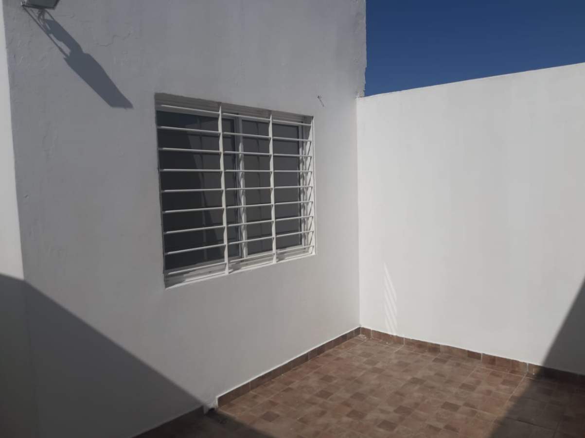 Amplio departamento en alquiler. Expensas bajas. B General Bustos