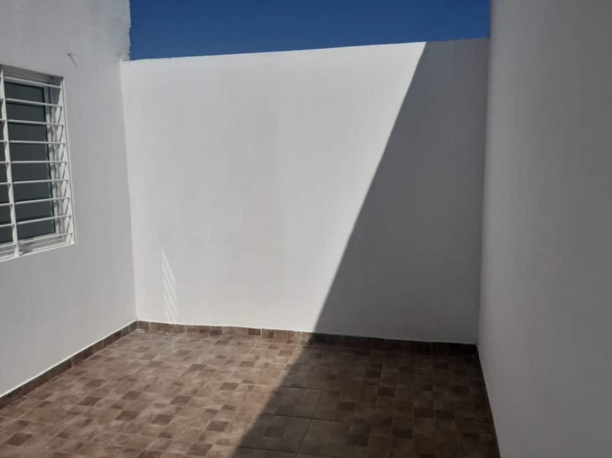 Amplio departamento en alquiler. Expensas bajas. B General Bustos