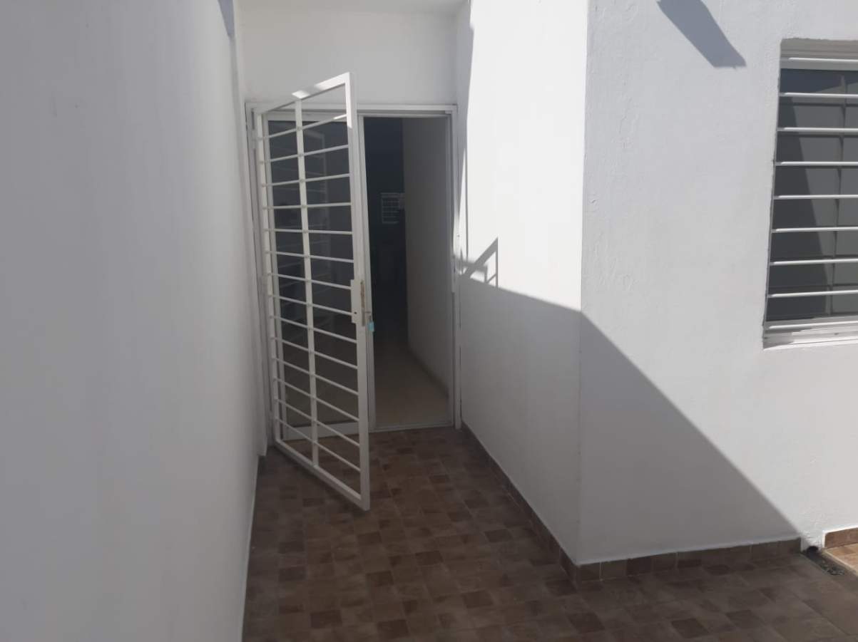 Amplio departamento en alquiler. Expensas bajas. B General Bustos