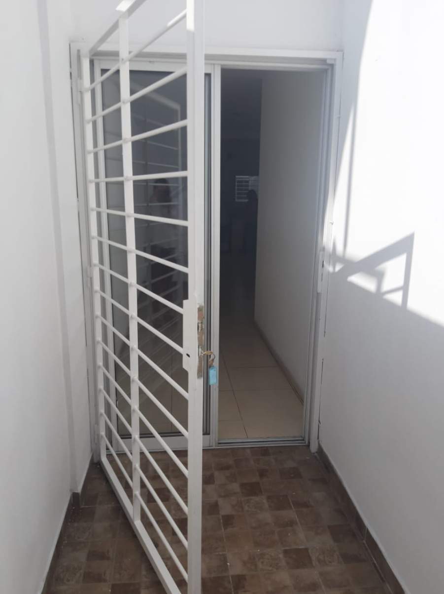 Amplio departamento en alquiler. Expensas bajas. B General Bustos