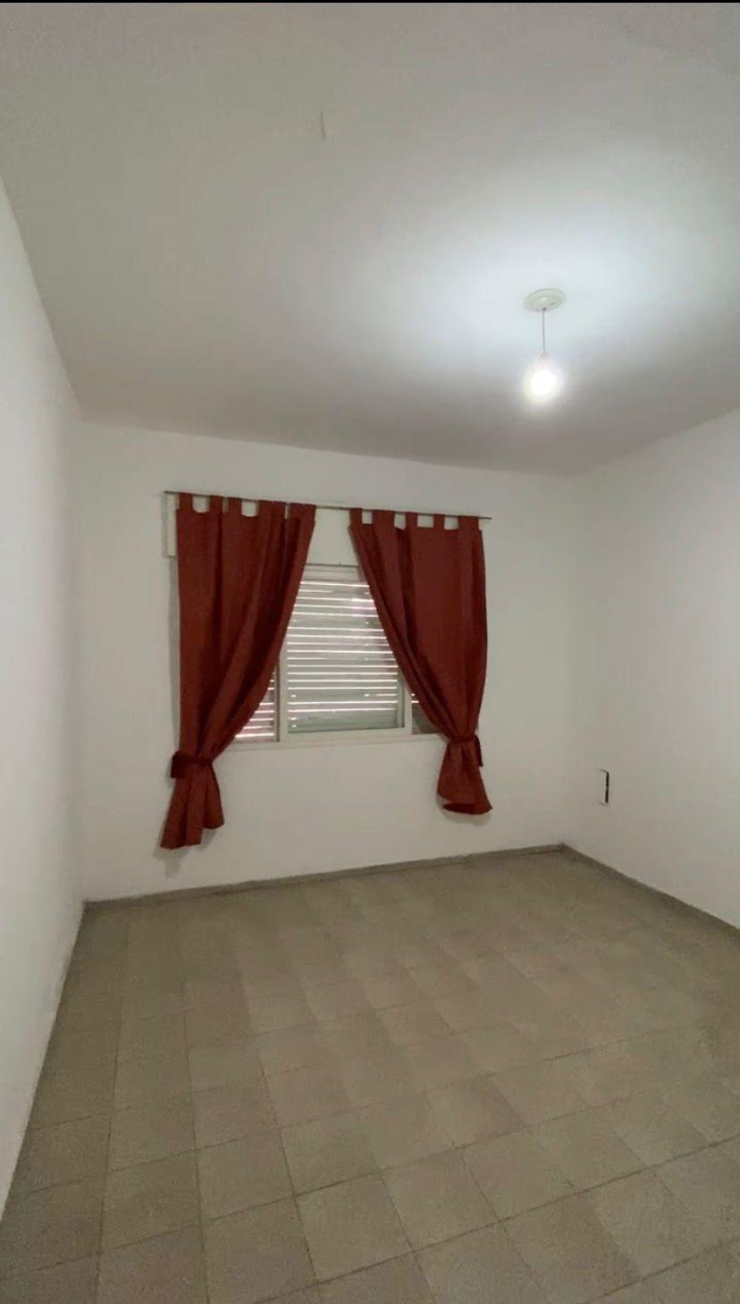 Vende casa de 3 dormitorios en barrio los Naranjos