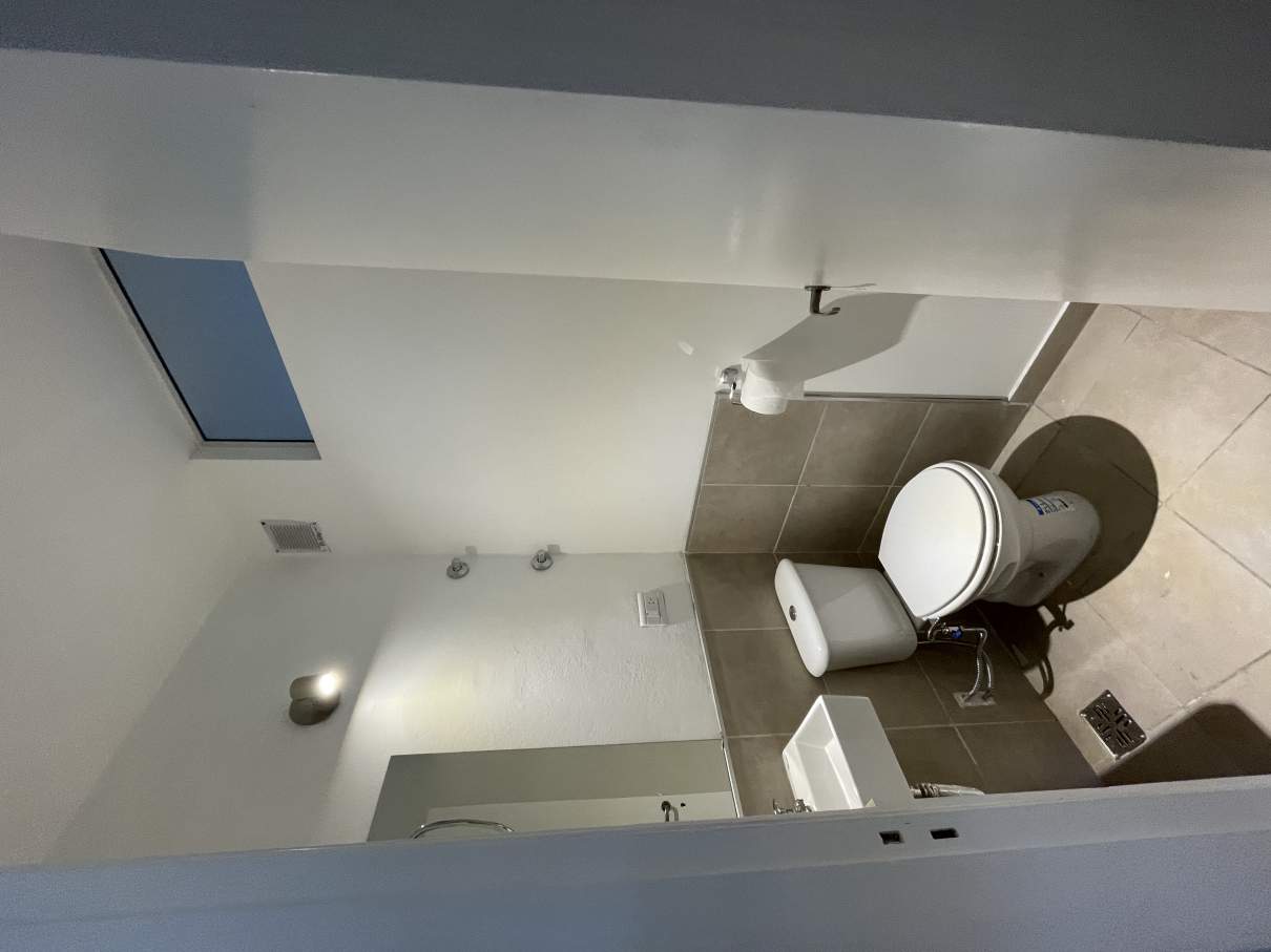 Venta De Casa 2 Dormitorios, Y Amplio Jardín En B° Solares De Ensenada, San Antonio De Arredondo, Vi