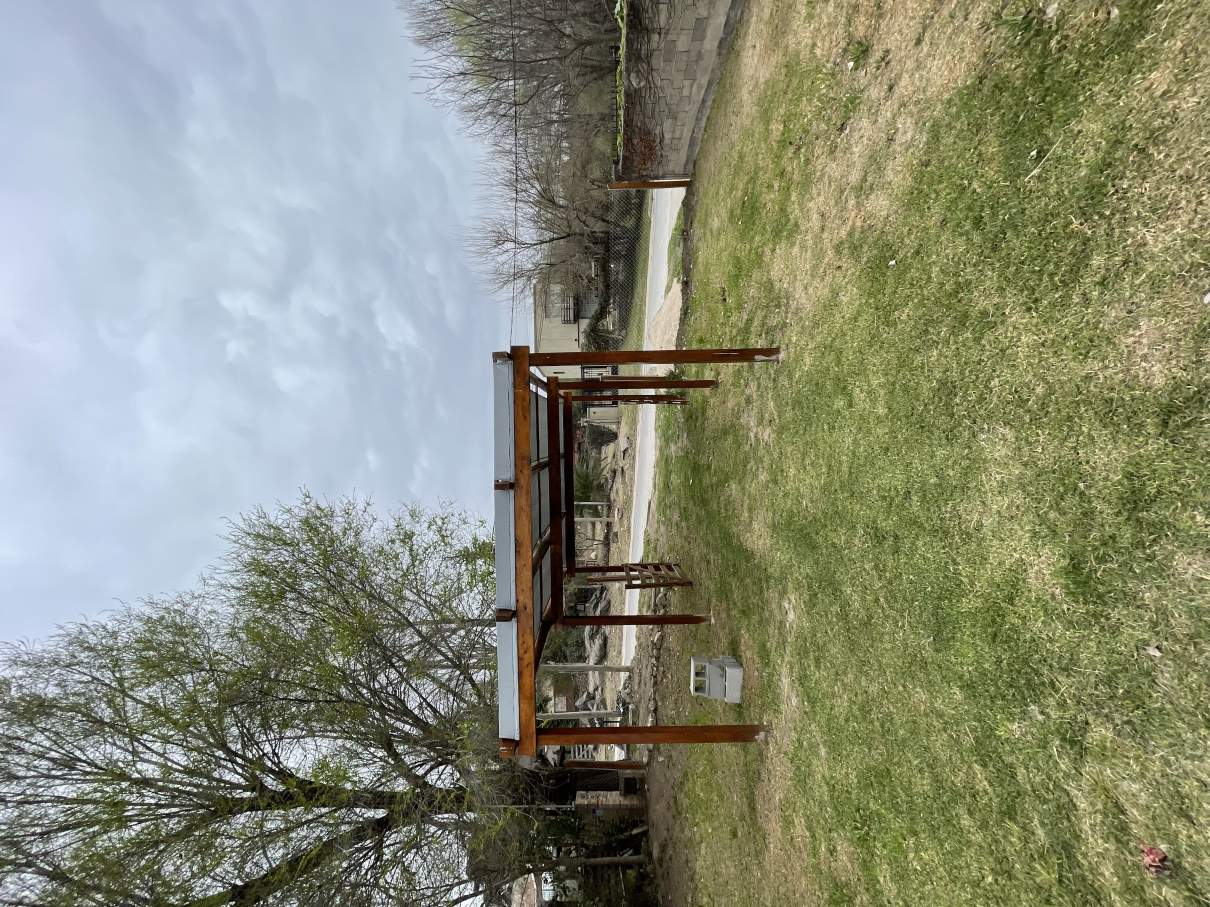 Venta De Casa 2 Dormitorios, Y Amplio Jardín En B° Solares De Ensenada, San Antonio De Arredondo, Vi