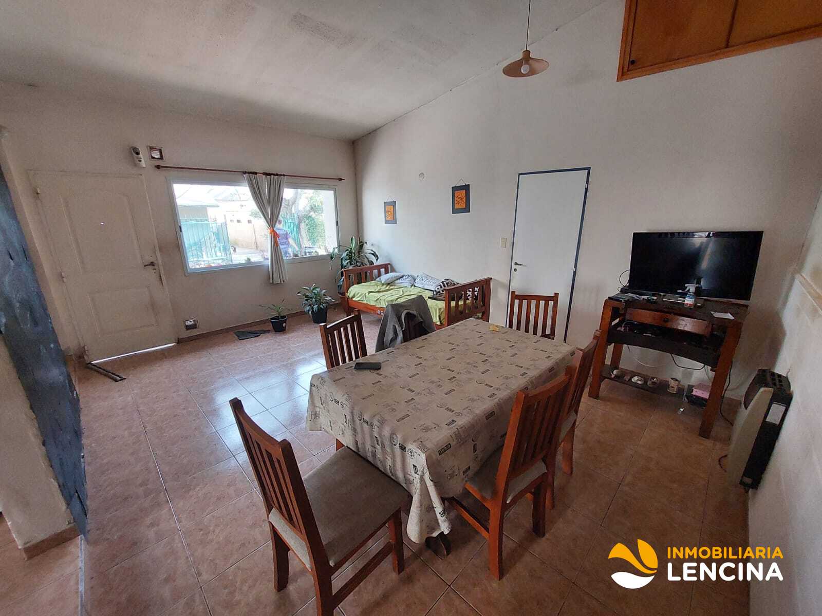 CASA TIPO PH EN VENTA 3 DORMITORIOS - BARRIO LAS MALVINAS.