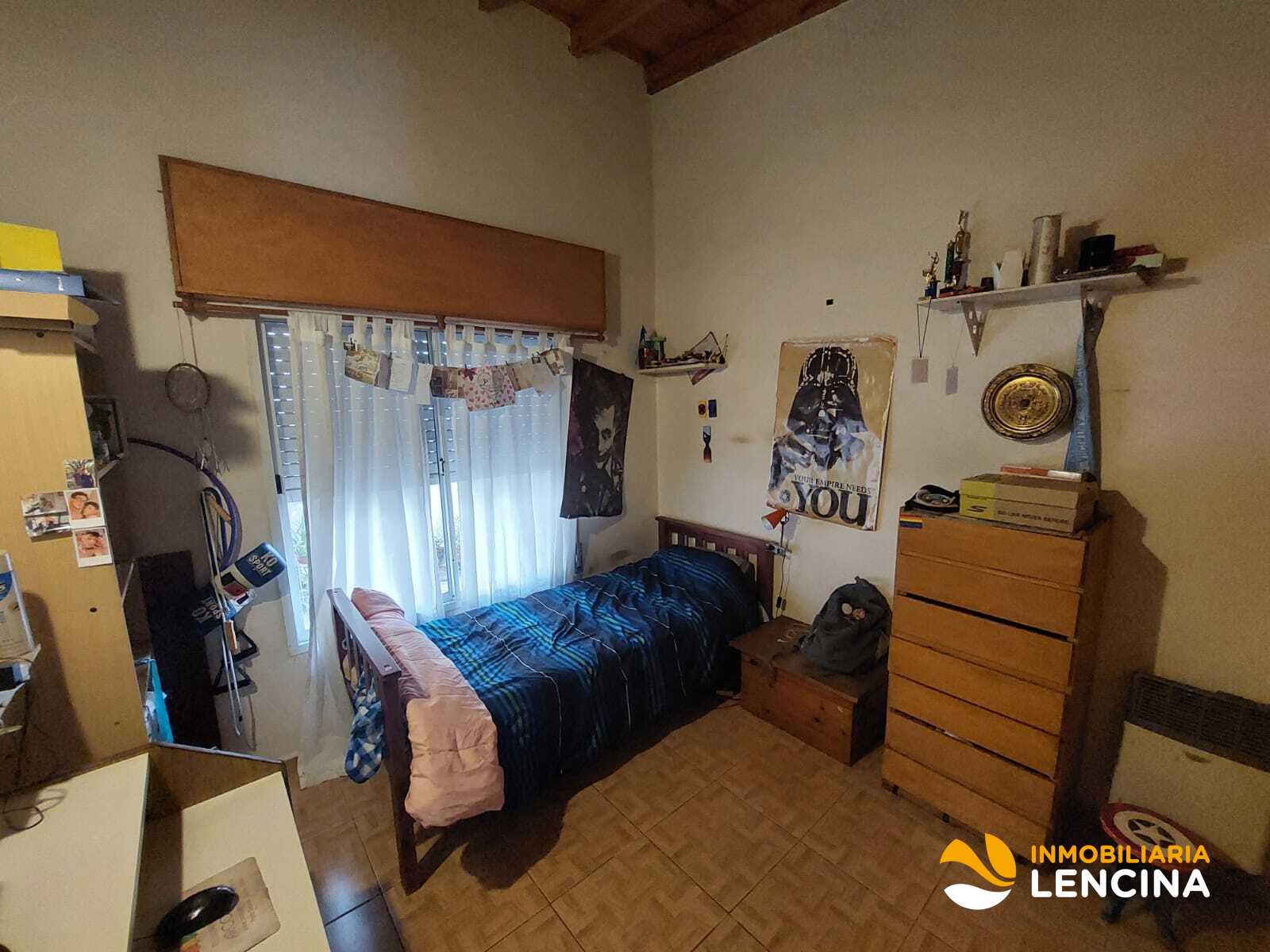 CASA TIPO PH EN VENTA 3 DORMITORIOS - BARRIO LAS MALVINAS.