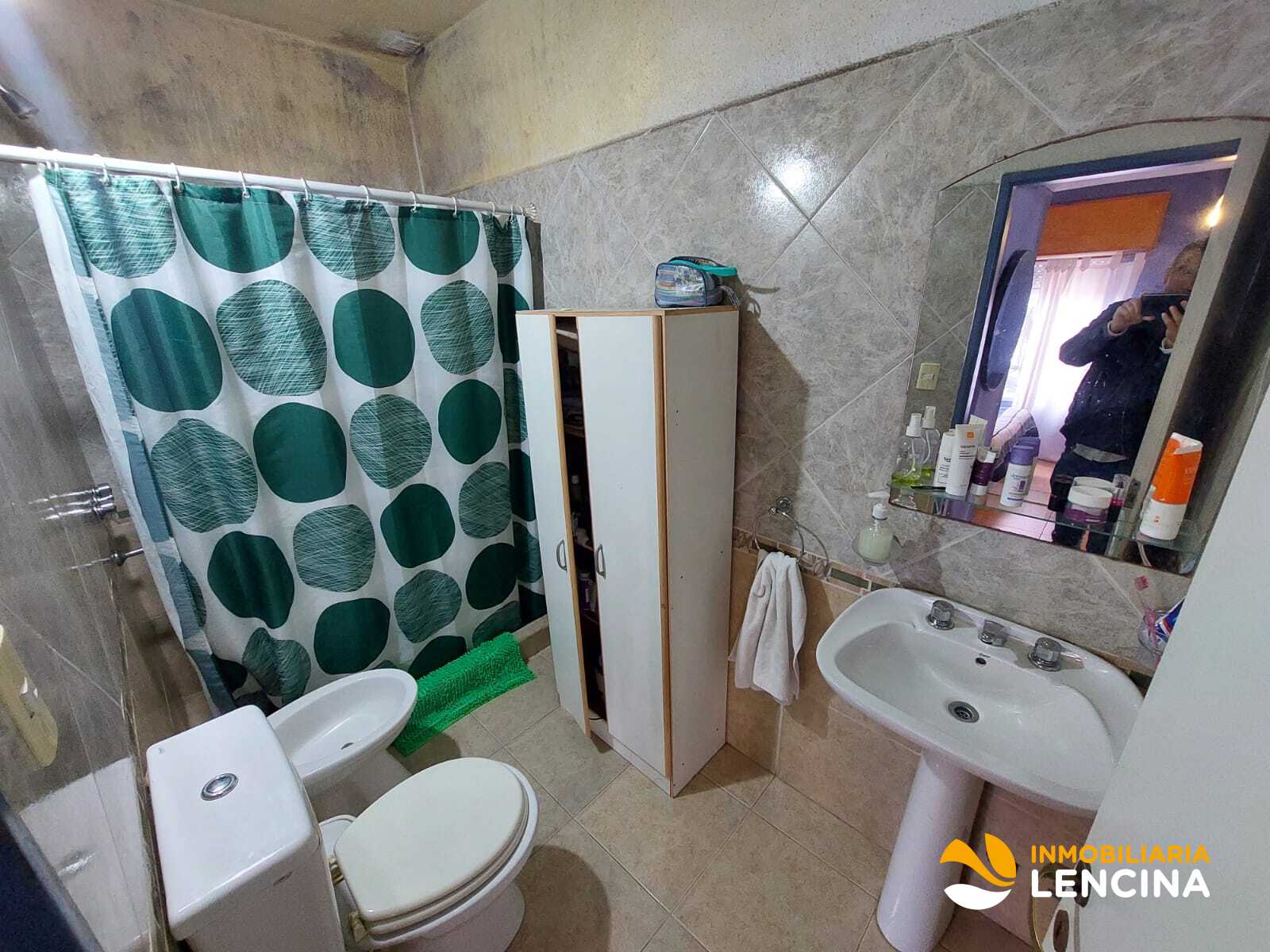 CASA TIPO PH EN VENTA 3 DORMITORIOS - BARRIO LAS MALVINAS.