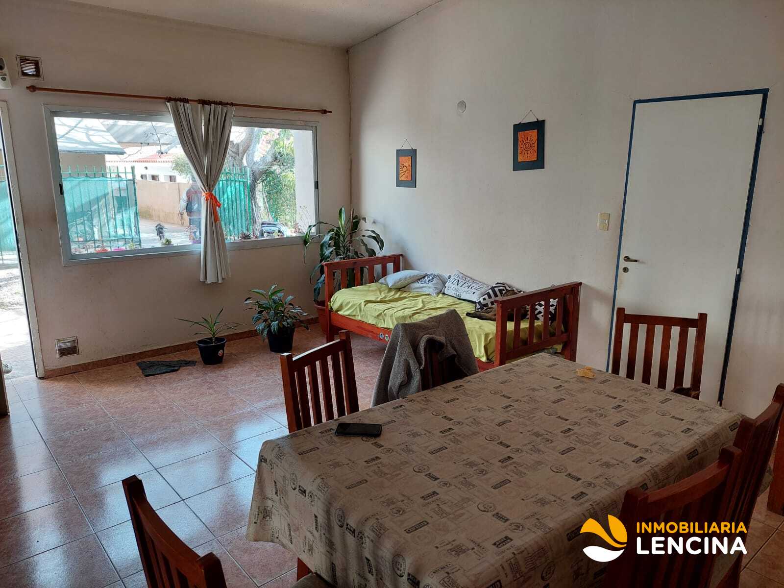 CASA TIPO PH EN VENTA 3 DORMITORIOS - BARRIO LAS MALVINAS.