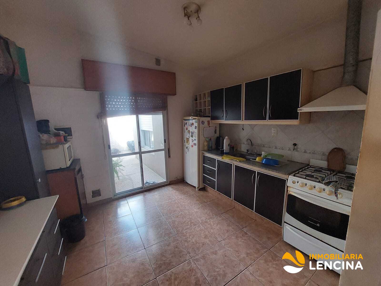 CASA TIPO PH EN VENTA 3 DORMITORIOS - BARRIO LAS MALVINAS.