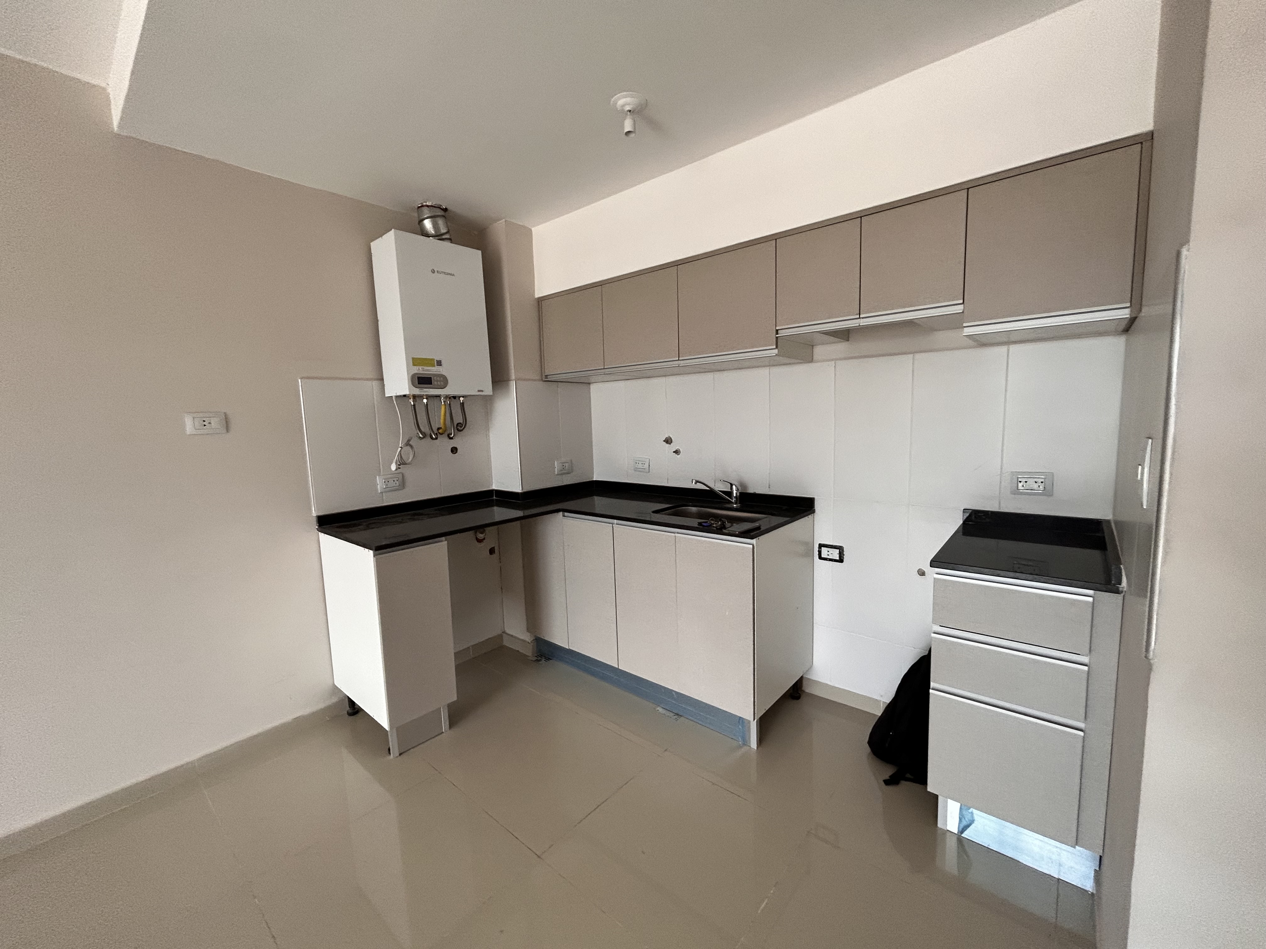 S.R. VENDE DPTO A ESTRENAR EN EL COMPLEJ