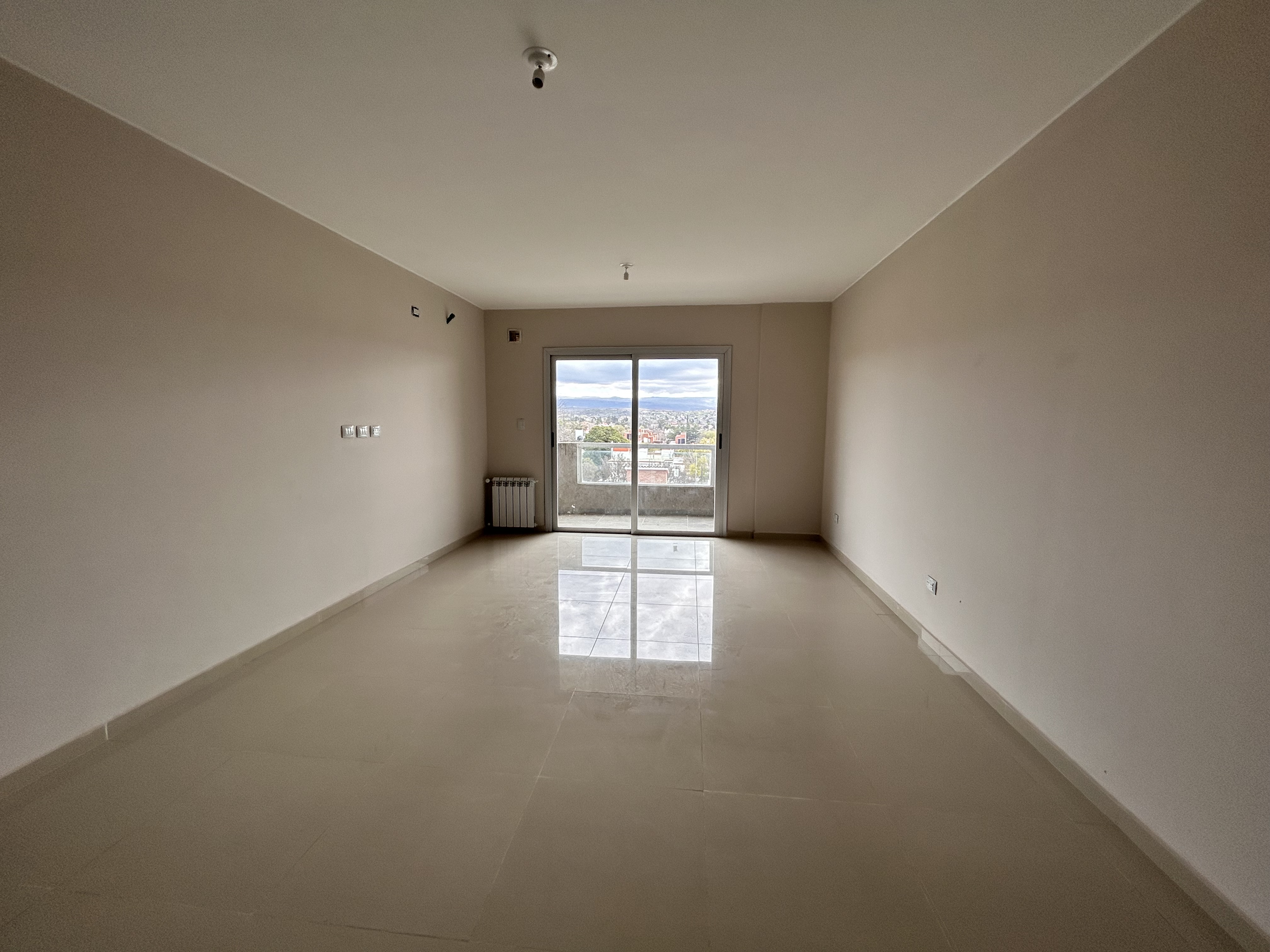 S.R. VENDE DPTO A ESTRENAR EN EL COMPLEJ