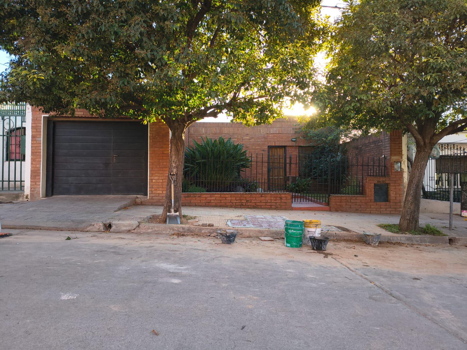 SAN VICENTE: CASA EN VENTA DE 3 DORMITORIOS COCHERA Y PATIO