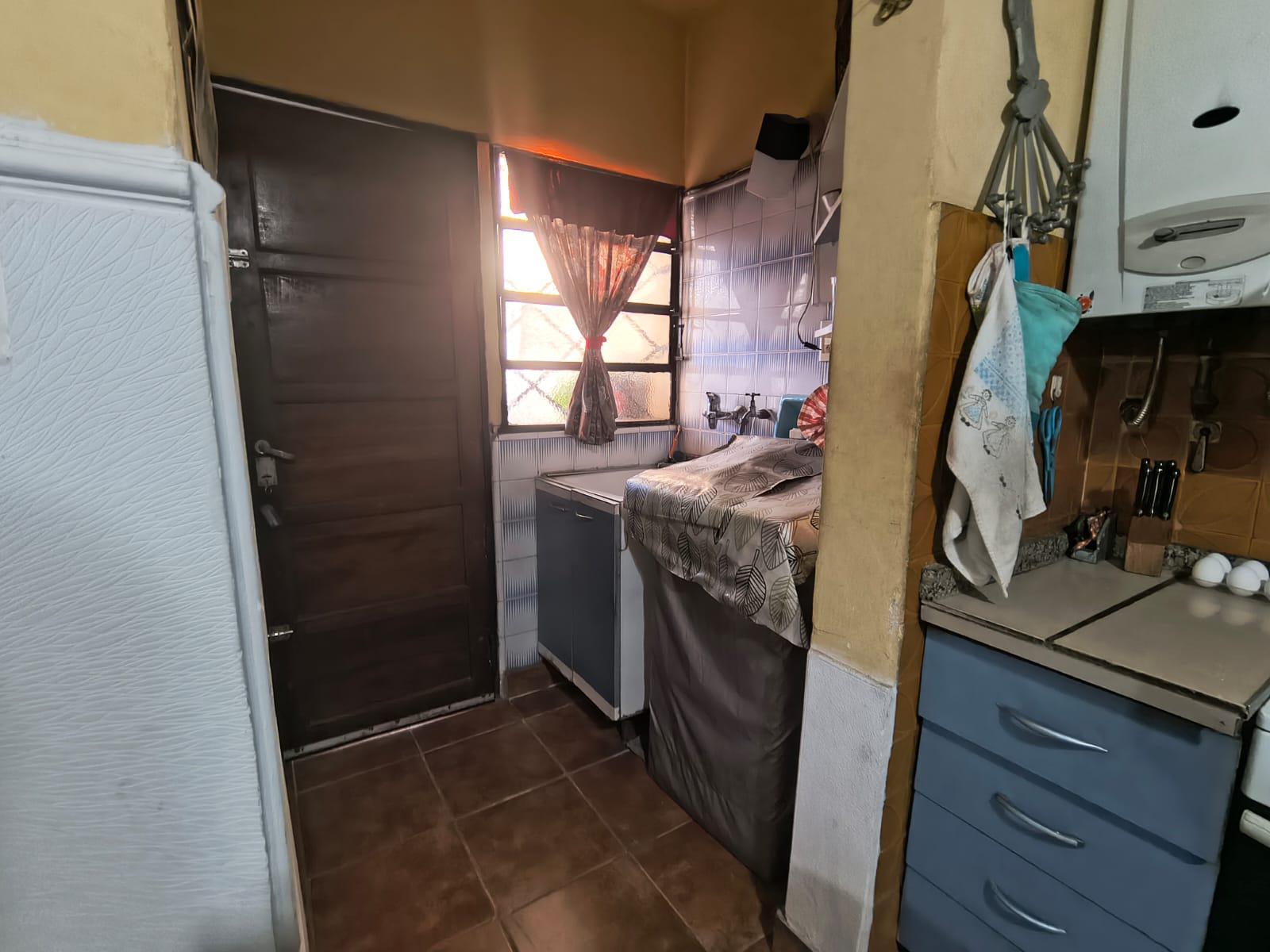 SAN VICENTE: CASA EN VENTA DE 3 DORMITORIOS COCHERA Y PATIO