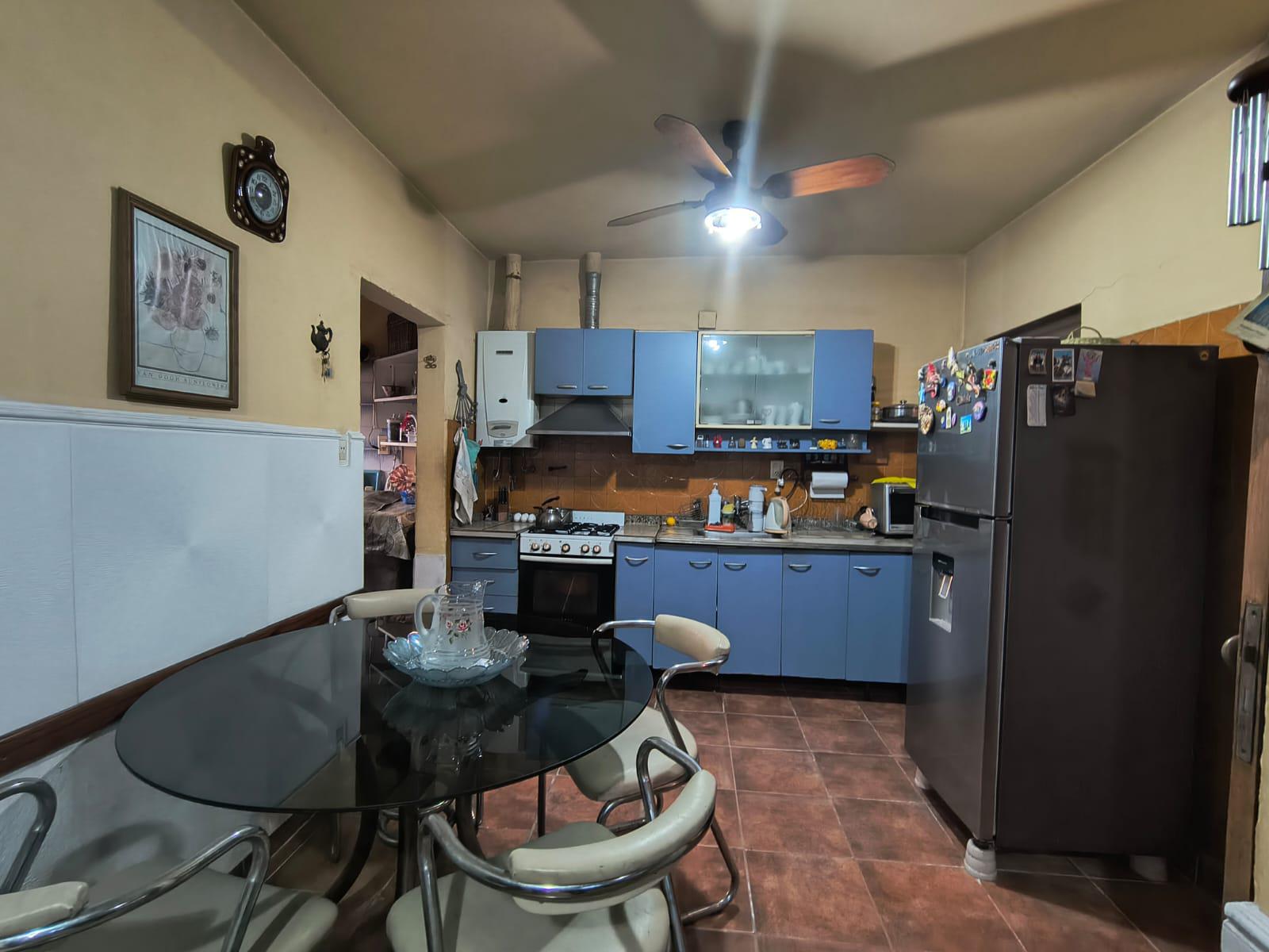 SAN VICENTE: CASA EN VENTA DE 3 DORMITORIOS COCHERA Y PATIO