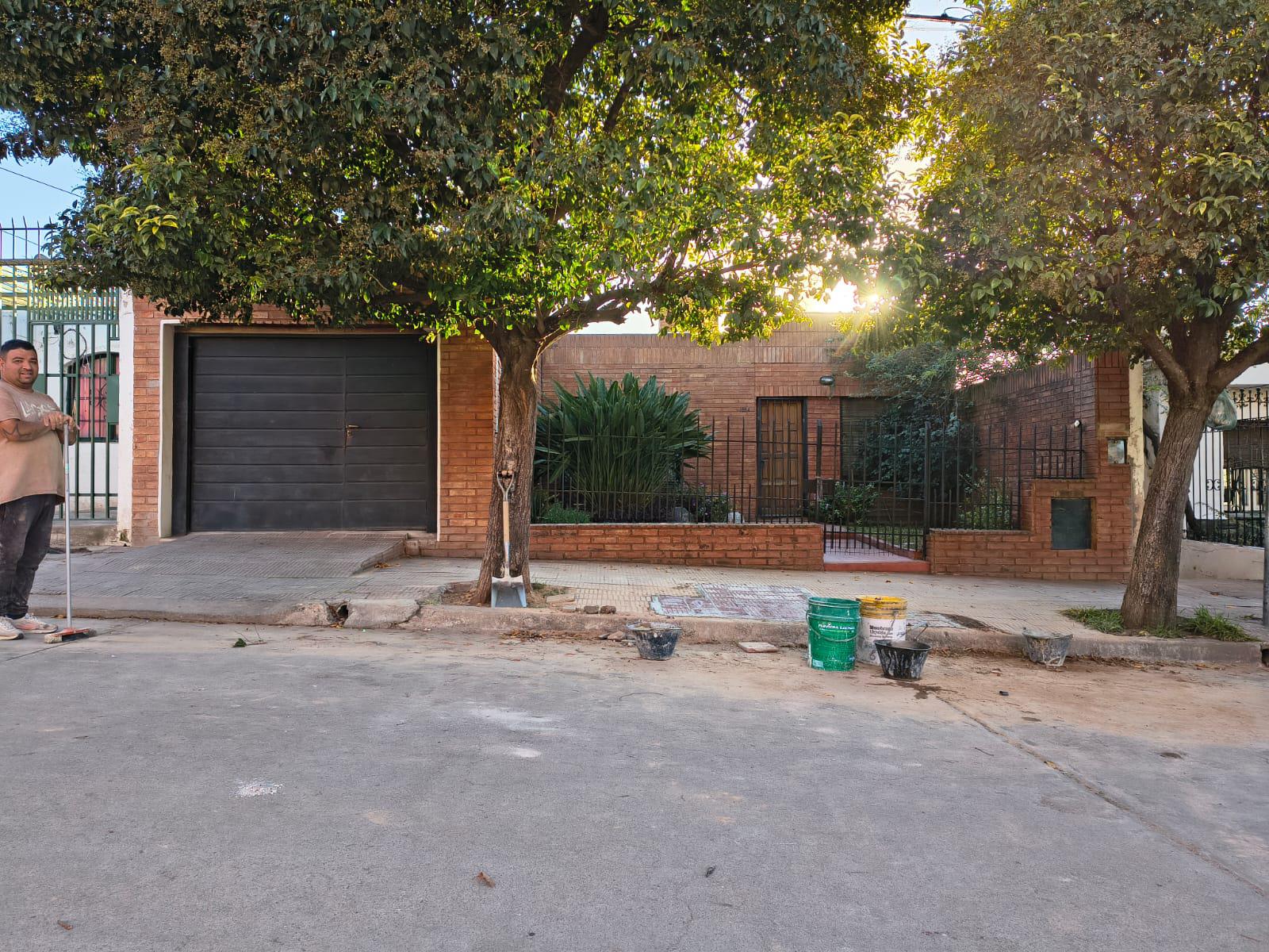 SAN VICENTE: CASA EN VENTA DE 3 DORMITORIOS COCHERA Y PATIO