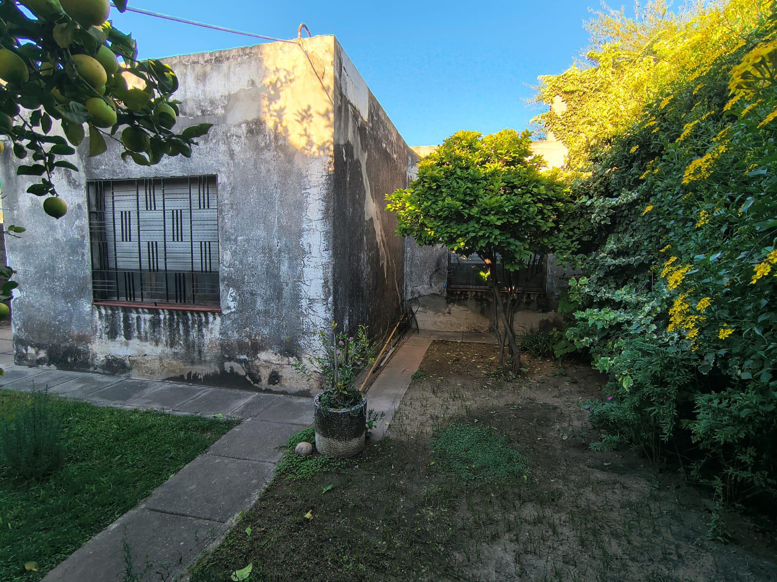 SAN VICENTE: CASA EN VENTA DE 3 DORMITORIOS COCHERA Y PATIO