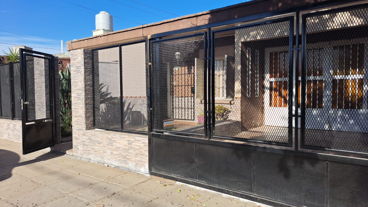 S.R SERVICIOS INMOBILIARIOS VENDE CASA D