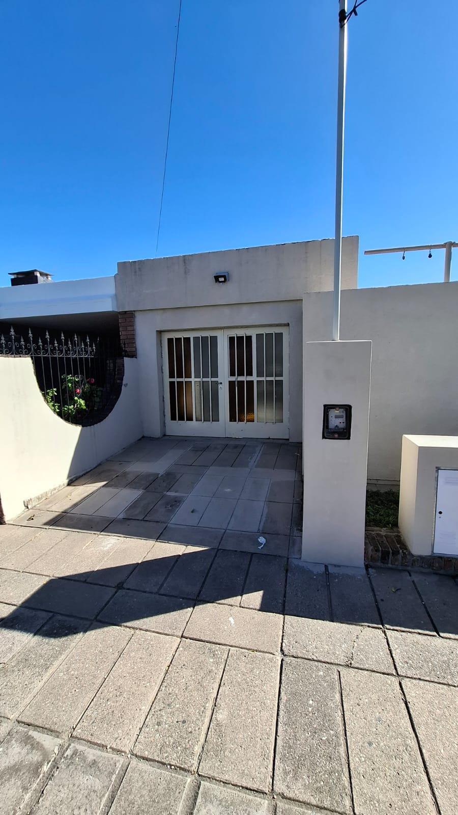 CASA EN ALQUILER BARRIO POETA LUGONES