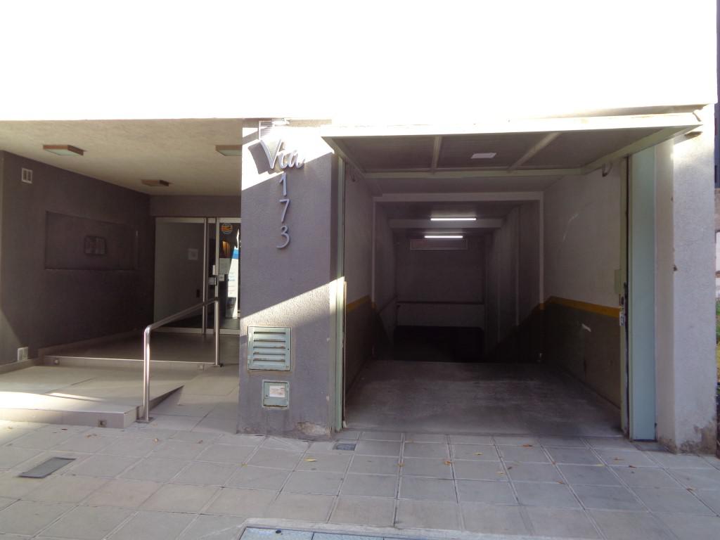 Barrio Nueva Córdoba - Excelente Cochera Privada, Amplia y Cubierta, en Edificio de Categoría, con Fácil Acceso y Portón Automático