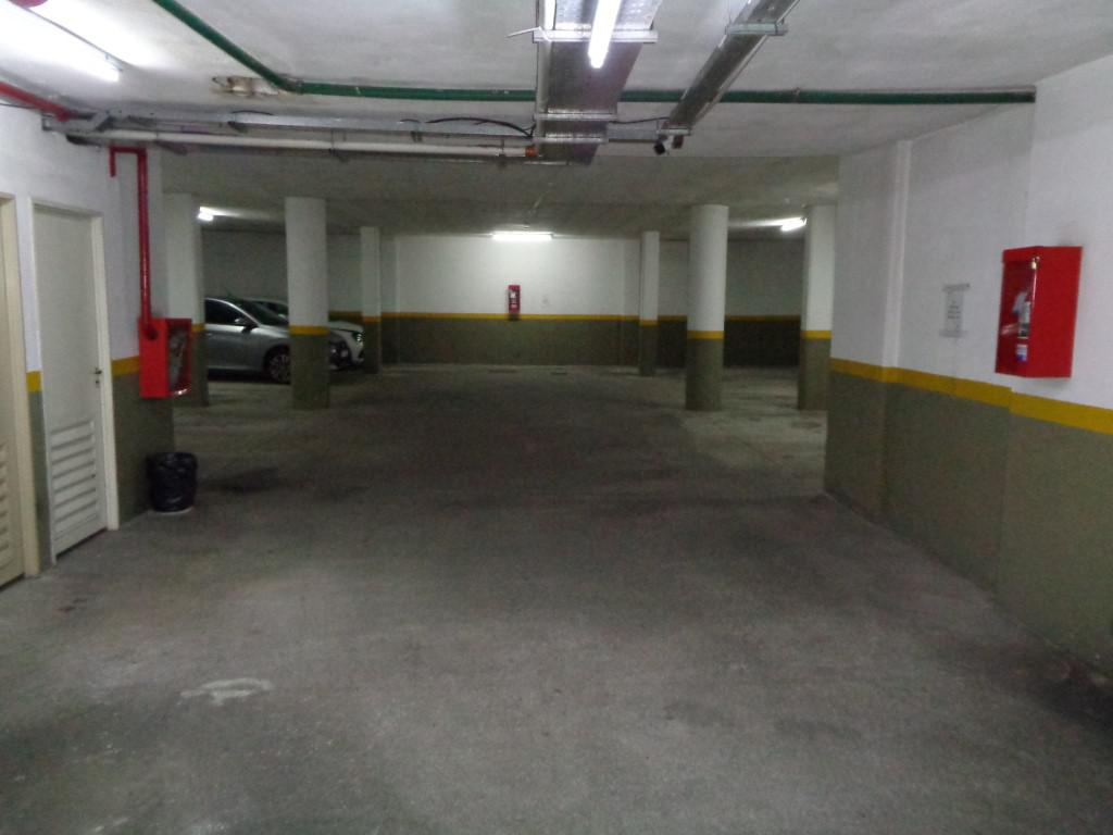 Barrio Nueva Córdoba - Excelente Cochera Privada, Amplia y Cubierta, en Edificio de Categoría, con Fácil Acceso y Portón Automático