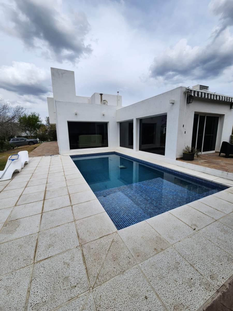 SE VENDE EXCLUSIVA CASA DE 4 HABITACIONES EN ESTANCIA Q2