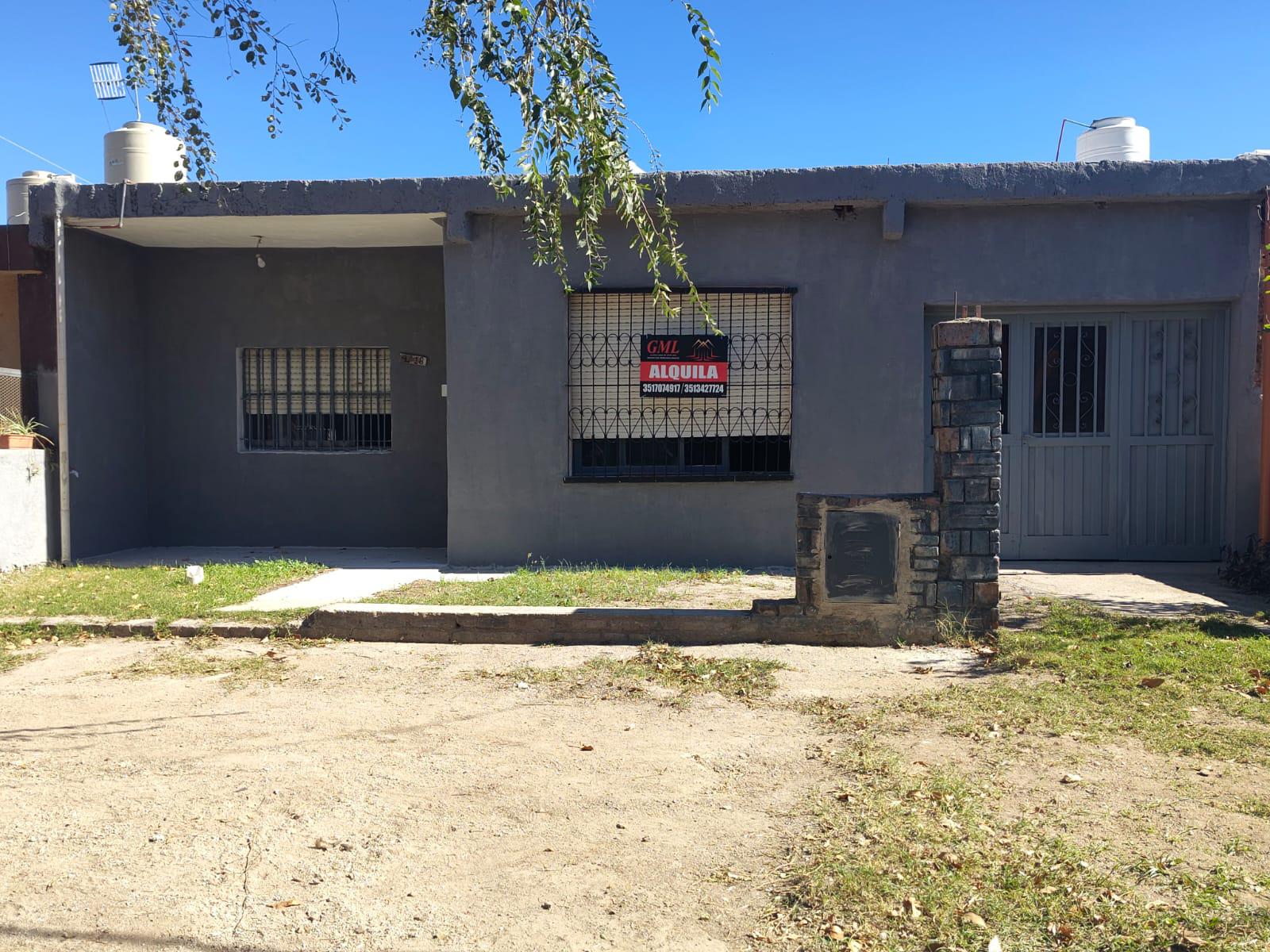 GMLPROPIEDADES ALQUILA CASA DE 3 DORMITORIOS EN BARRIO SAN JAVIER.
