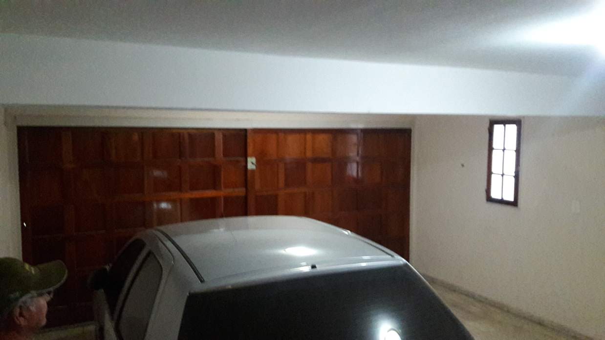 Venta - Excelente Propiedad de 4 dorm con piscina - Arguello