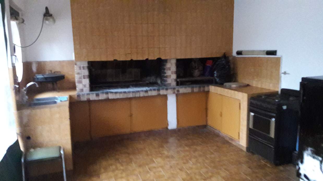 Venta - Excelente Propiedad de 4 dorm con piscina - Arguello