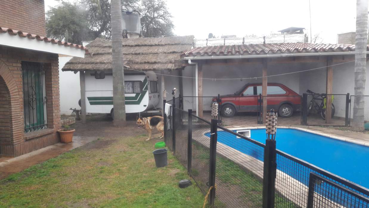 Venta - Excelente Propiedad de 4 dorm con piscina - Arguello