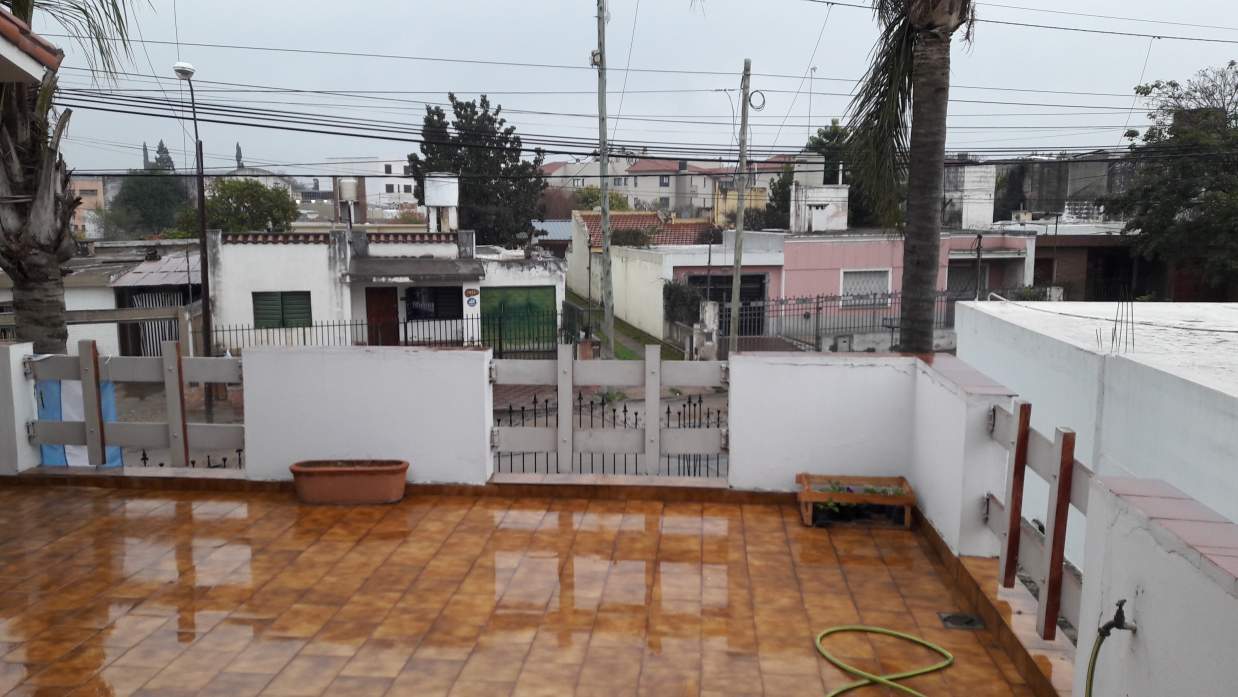 Venta - Excelente Propiedad de 4 dorm con piscina - Arguello